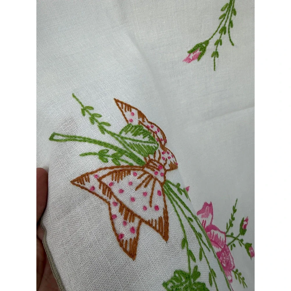 Vintage Hand Embroidered Table Runner Dresser Scarf Floral Rose Scalloped 39x11